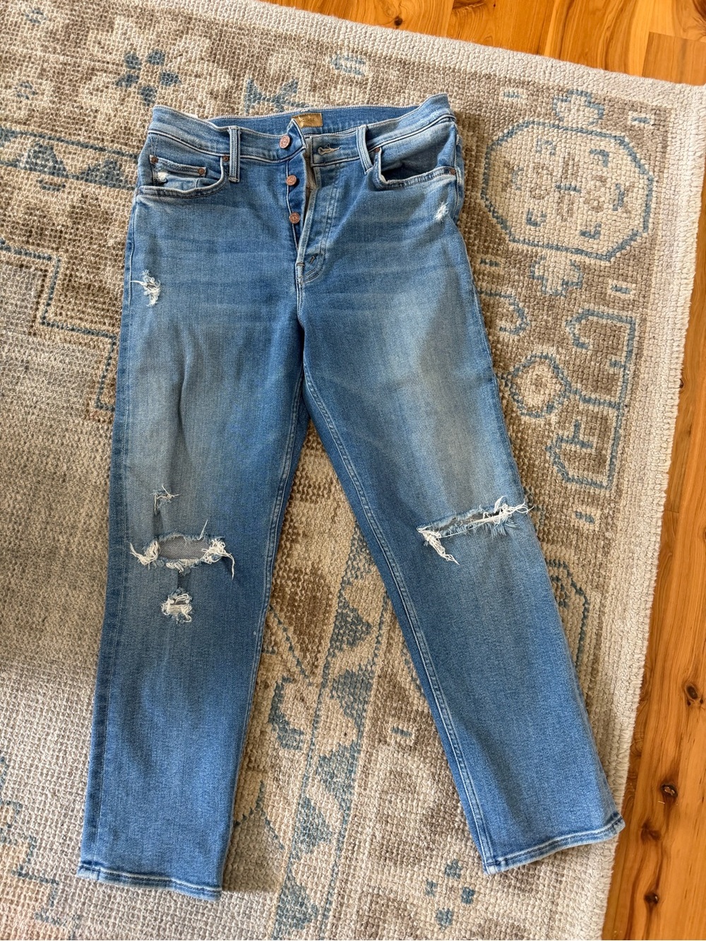 MOTHER Blue Distressed Boyfriend Jeans tom cat ankle